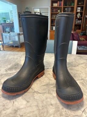 Kids sz 13 Black Rubber Wellies with Brown Soles
